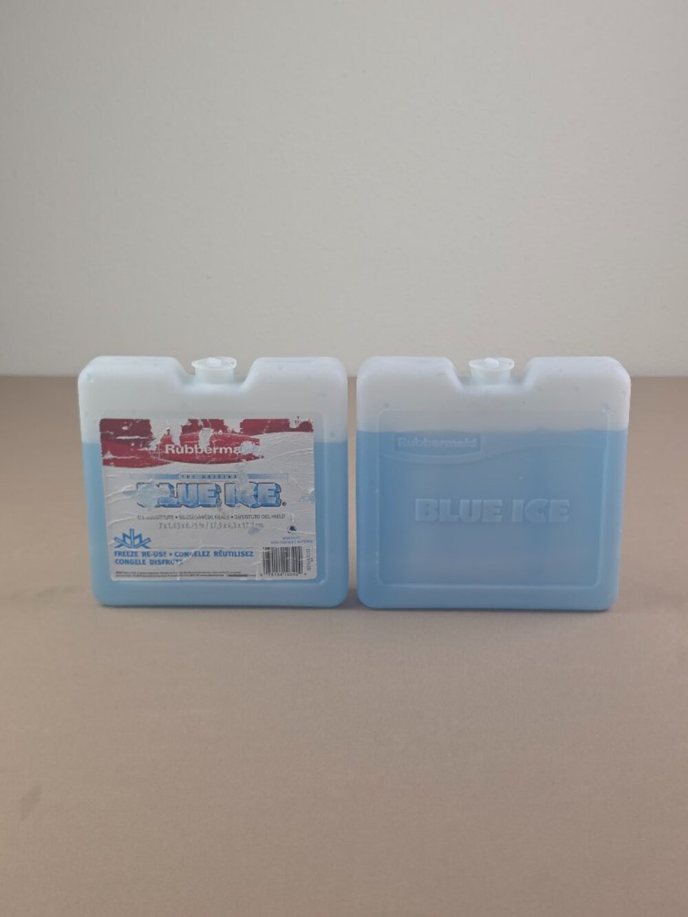 2-Vtg Rubbermaid Cooler Ice Packs Blue Ice Weekender Hard Shell Freezeable 1034